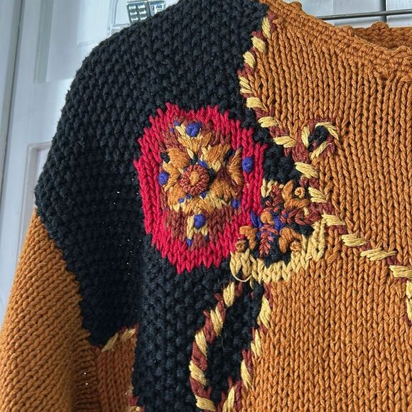 Vintage Women's Tunic Sweater with Embroidered Design - Size M - Picture 5 of 11